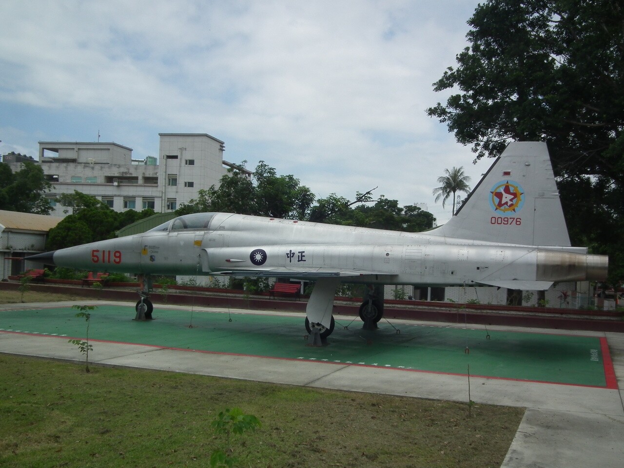 馬蘭榮譽之家內的F5E戰機，前年才從空軍志航基地移交，就像臨停在機坪上，隨時起飛。 記者尤聰光／攝影