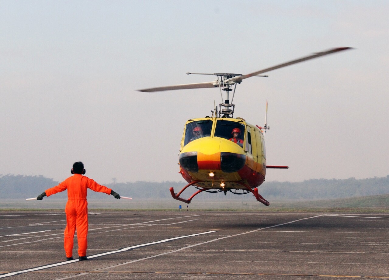 現役UH-1H直升機陸續淘汰，捐給各院校作為教學用。 報系資料照