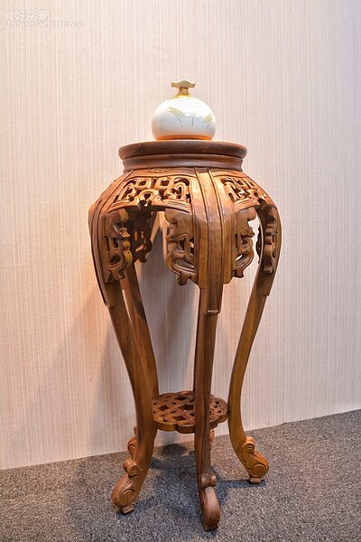 角落有著具東方禪味的擺設。