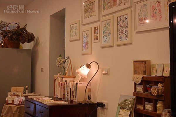 6. 「畫」和「花」是她的空間主要元素。