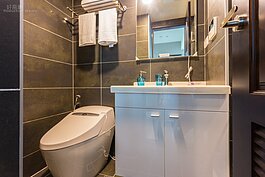 小房子只能用淋浴？錯了！規劃得宜就算是只有一間浴室，一樣可以享受淋浴與泡澡的樂趣。