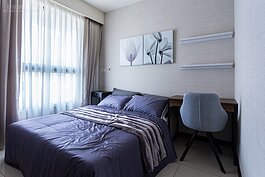 簡單實用為導向的主臥室。