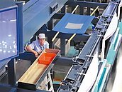 「穿衣改衣」　桃機漏不停