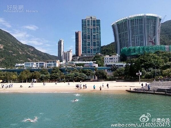 3. 淺水灣鄰近港島南區石澳,開車10分鐘可至海邊。(翻攝自混合泳微博)