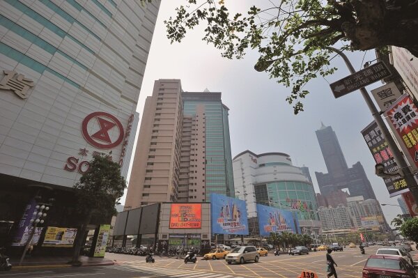 未來高雄也有國家圖書館,鄰近三多商圈,預估將為當地房市帶來利多(圖/好房資料中心)