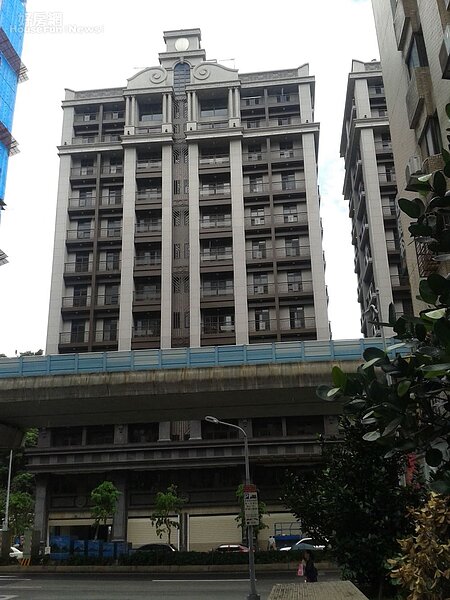 7.內湖豪宅「雲立方」離內湖捷運站相當近。