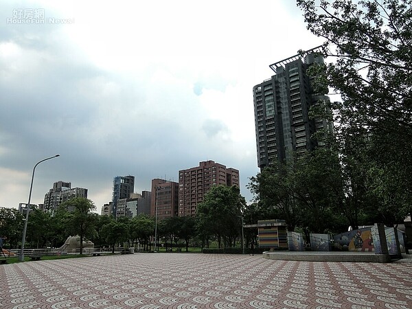 勤美樸真 豪宅 大安森林公園。（好房網News記者 陳韋帆攝影）