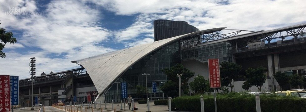 而新竹市在多方努力下,也成為全國空氣品質績優縣市,近3年於台灣西部16縣市排名前3名,圖為新竹高鐵站區價量都跌(大刊頭)