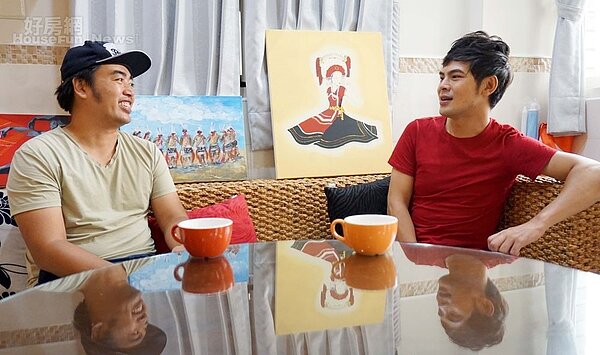 1.卸下演員身分，蘇達（右）其實還有民宿老闆頭銜，與友人阿周在澎湖合開民宿。

