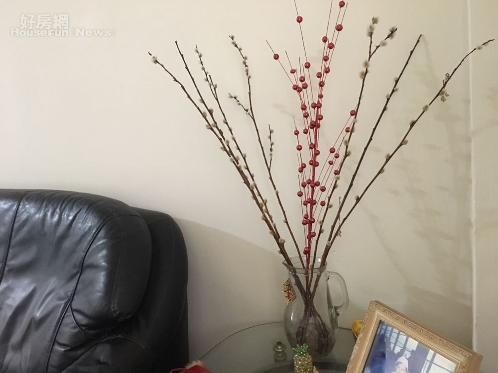 在客廳沙發旁以乾燥花簡單布置。(資料中心)