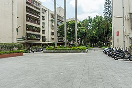 四四西村很早就改建並更名為忠駝國宅。其中的「駝」字就是聯勤的標誌駱駝。