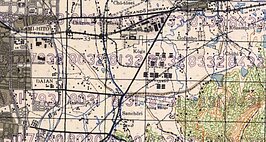 美軍的測繪圖可以很清楚的看到由延吉街分出來的三張犁鐵道走向。圖中橫向黑色短線條就是日軍陸軍倉庫。