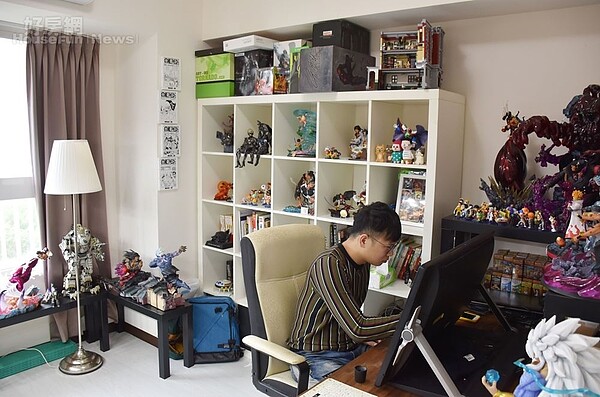 1.插畫家辛卡米克的創作靈感來源除了養的三隻貓,還包括滿屋子的玩具!