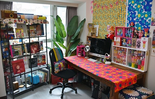 7.老婆的工作室也擺滿玩具,以皮克斯和迪士尼居多,像是小小兵、怪獸大學、玩具總動員…等。