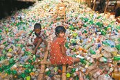 丟棄塑膠瓶釀環保危機　直逼全球氣候變遷