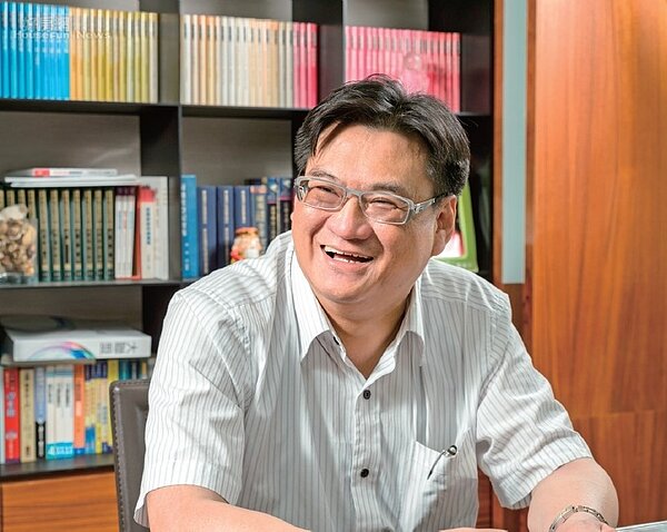 窮小子靠地產拼出一片天 高雄仲介公會理事長/蔡松晏