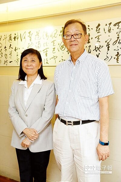 台開董事長邱復生與新任的獨董劉憶如合照。圖/袁延壽