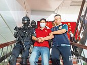 新店警匪槍戰　1嫌中3槍命危