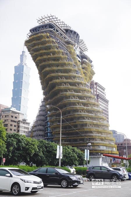 台北市信義區號稱案量超過400億元的旋轉豪宅「陶朱隱園」(見圖),興建已進入尾聲。圖/本報資料照片