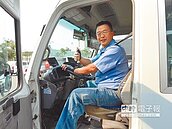 聽障司機樂開公車　乘客喊讚