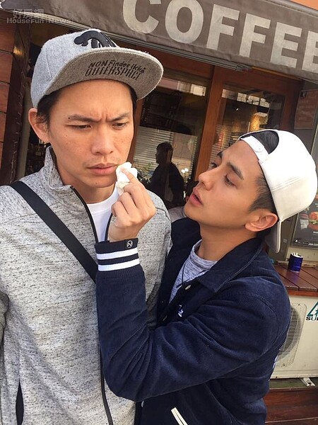 2.曾子余在師父黃鐙輝的協助下,順利貸款成功。