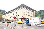 二殯聯外道路　苦等2年挨批