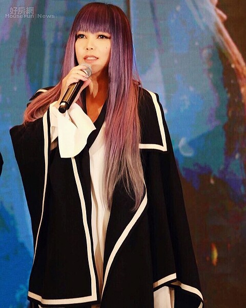 1.阿妹對家人疼愛有加,也希望和親友同住。(翻攝自張惠妹粉絲頁)