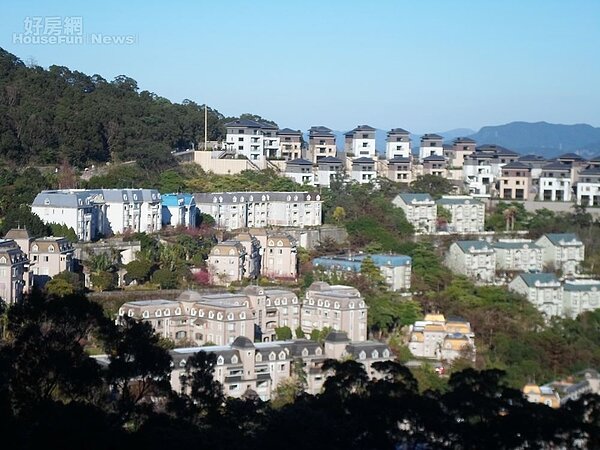 6.新店的青山鎮別墅社區,曾有不少名人入住。