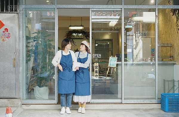 2.	「心地日常」位於赤峰街巷內，蔣雅文姊妹花是店內的美麗風景。
