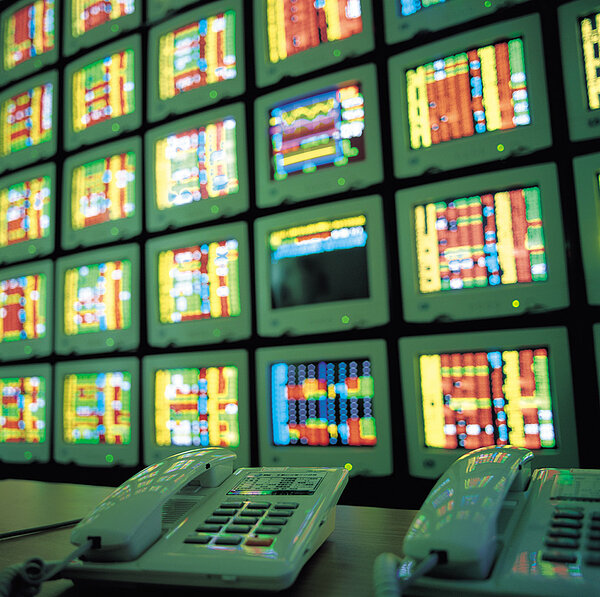 金控衝刺併購,明年證券標的仍搶手(圖/好房資料中心)