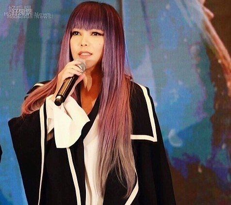 阿妹對家人疼愛有加，也希望和親友同住。（翻攝自張惠妹粉絲頁）
