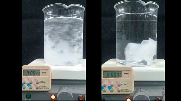 有網友實際做測試。把衛生紙及面紙丟水裡,實測哪一個能溶於水。(截圖自YouTube/T&P)