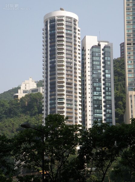 3.「世紀大廈」為香港中半山地利根德里頗負盛名豪宅。
