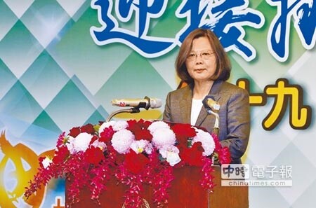 蔡英文總統希望產業界和勞動部坐下來，也和聽聽勞工的心聲，創造一休一例的三贏。（盧金足攝）