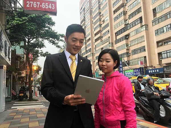 永慶房屋永吉店的業務副理江梓揚