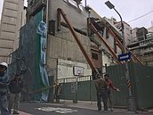 北市長安西都更危樓　記錄、蒐證爆口角