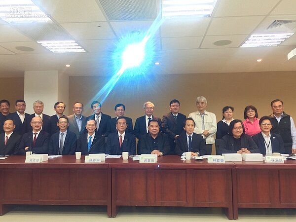 中華民國建商公會全聯會與市府會議。(好房網News記者蔡佩蓉攝影)