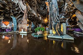 要欣賞伍角船板餐廳內部，其實有一個隱藏的角度，不過因為安全因素並不開放客人駐足。