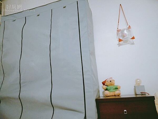 7.大大的衣櫃用來收納眾多的衣物。
