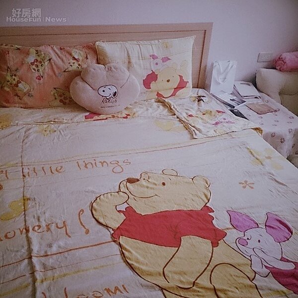 3.繁忙工作之餘,軟柔的被窩是她最舒服的休憩處。