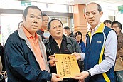 龍潭夜市熄燈　攤販陳情要生路