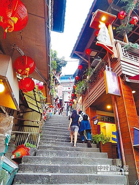 　觀光客最愛　　新北違法民宿旅館業者近年來不斷增加，以瑞芳九份等觀光景點最多，新北觀光局提醒，一旦查獲違法業者可裁處6萬以上罰鍰。（本報資料照片） 