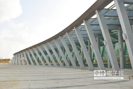 高鐵雲林站目前平均每天20班,因車班太少加上交通考量,雲林沿海部分鄉鎮與山線的斗六民眾,分別轉往嘉義站或台中站搭車。(許素惠攝)