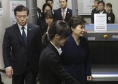 9小時審問...南韓法院凌晨裁決　收押朴槿惠