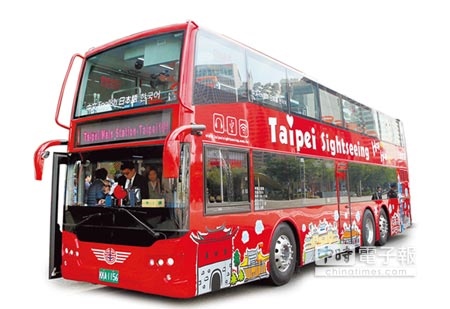 觀光巴士晚開20多年…↖台北市今年才推出了雙層觀光巴士。（本報資料照片）