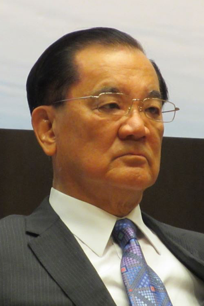 年金改革配套法案《政務人員退職撫卹條例》修正案若通過,前副總統連戰,未來月退職金將不得超過卸任副總統禮遇金18萬元。(圖/維基百科)