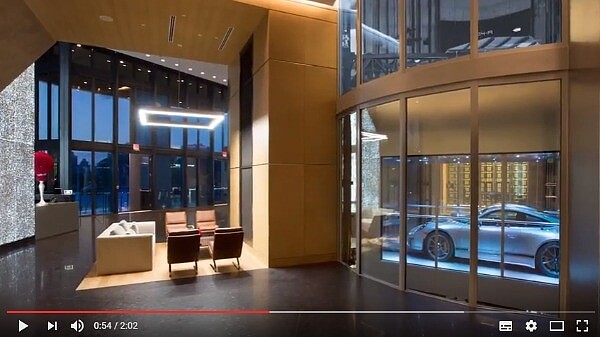 美國邁阿密豪宅建案,打造超跑專屬電梯(圖/翻攝自Youtube)