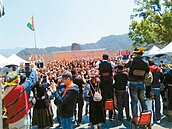 升百合族旗　魯凱民族議會成立