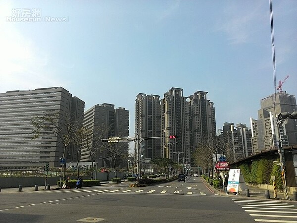 4. 新莊副都心新建案多,但每坪單價並不便宜。