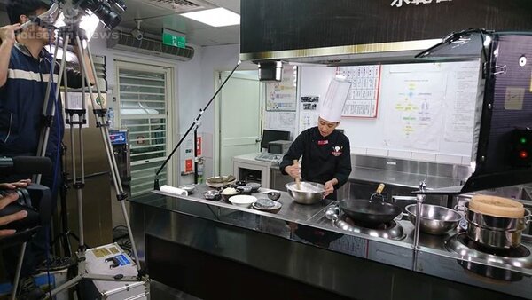 2. 家中獨立廚房是陳麒文的烘培天地，也可供媒體拍攝。

